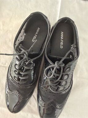 Black Patent Brogue Oxford‎ Flats